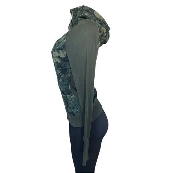 Lululemon Butterfly Biggie So Fly Scuba Jacket Size 6 define green black camo - Picture 3 of 7